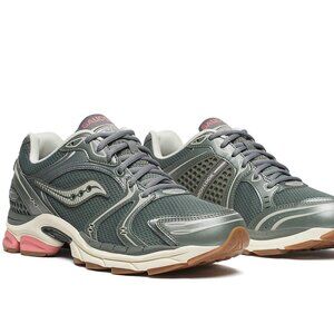 New in Box! Urban Outfitters Saucony ProGrid Triumph 4 Sneakers 9.5